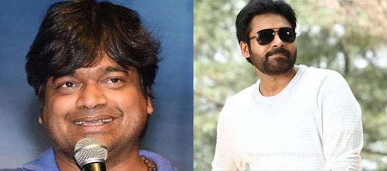 పవన్ విషయంలో త్రివిక్రమ్ ను ఫాలో అవుతున్న హరీష్ శంకర్ !