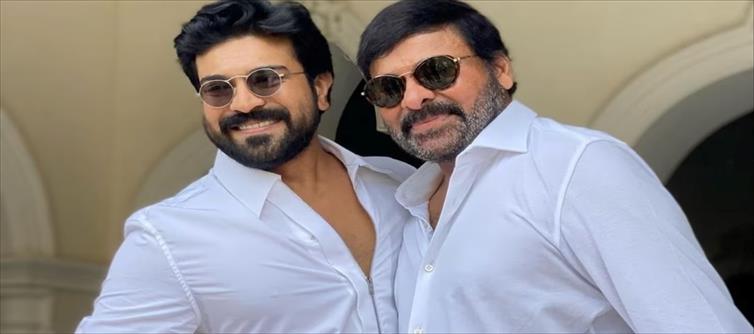 చిరంజీవి పేరును మొబైల్ లో రామ్ చరణ్ ఎలా సేవ్ చేసుకున్నాడా.. ఉండాల్సినోడే రా బాబు..!
