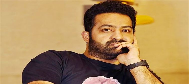 జూనియర్ ఎన్టీఆర్ కి అలాంటి ఆపరేషన్ చేయించుకో అంటూ సజెషన్ ఇచ్చిన స్టార్ట్ డైరెక్టర్.. ఎందుకంటే..?