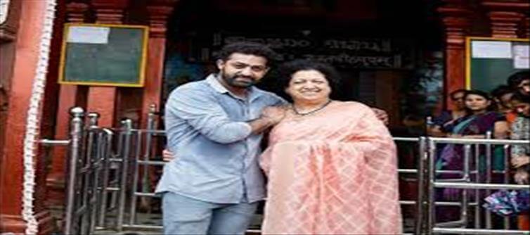 ఆ ఫ్లాప్ మూవీ అంటే జూనియర్ ఎన్టీఆర్ ఫ్యాన్స్ కి మంట..కానీ వాళ్ళ అమ్మగారికి మాత్రం చాలా ఇష్టం..ఎందుకంటే..?