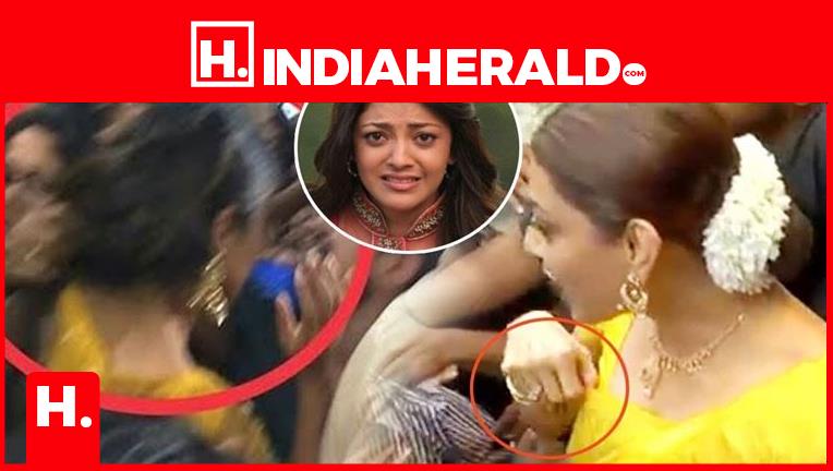 Kajal Touched And Pressed By Fans In Crowd
