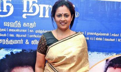 Lakshmy Ramakrishnan gets furious