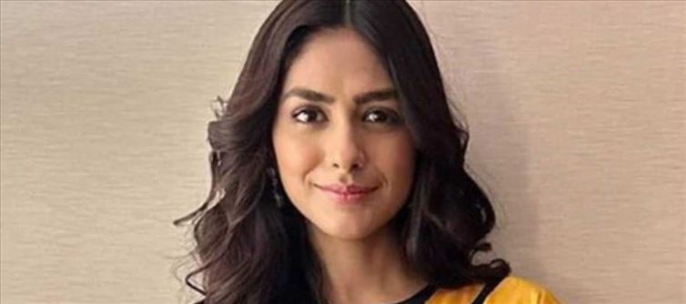 Mrunal Thakur In Her Multi-Coloured Traditional Saree Is Pure Elegance