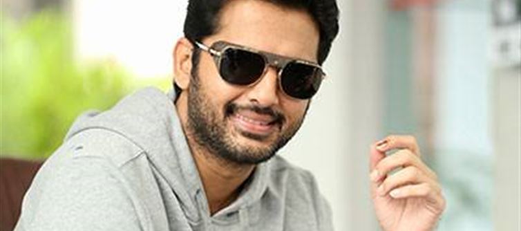 వరుసగా 5 ఫ్లాప్స్.. అయినా తగ్గని ఆ హీరో క్రేజ్.. ఆశలన్నీ నెక్స్ట్ మూవీపైనే..?