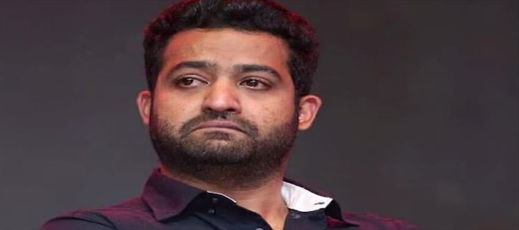 తన గోతిని తానే తవ్వుకుంటున్న ఎన్టీఆర్ .. ఏం బ్యాడ్ లక్ రా ఇది..!
