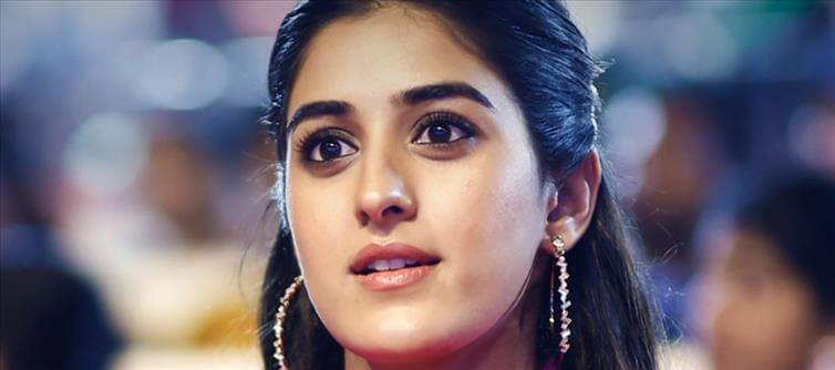 Overhyped Agent’s Heroine Falls Flat!