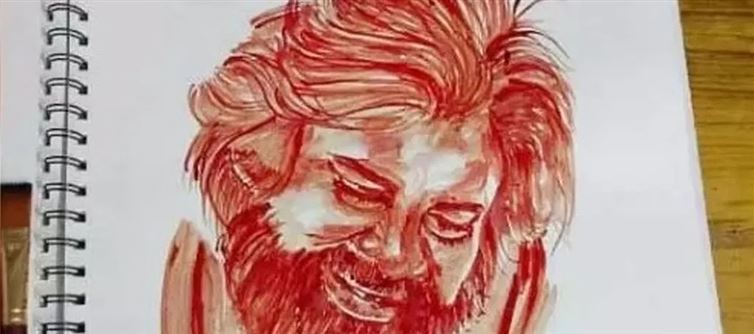 రక్తంతో పవన్ చిత్రపటాన్ని గీసిన అభిమాని.. ఈ హీరోపై ఇంత అభిమానమా?