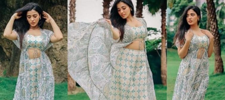 Pics: Buxom Beauty's Sensuous Poses