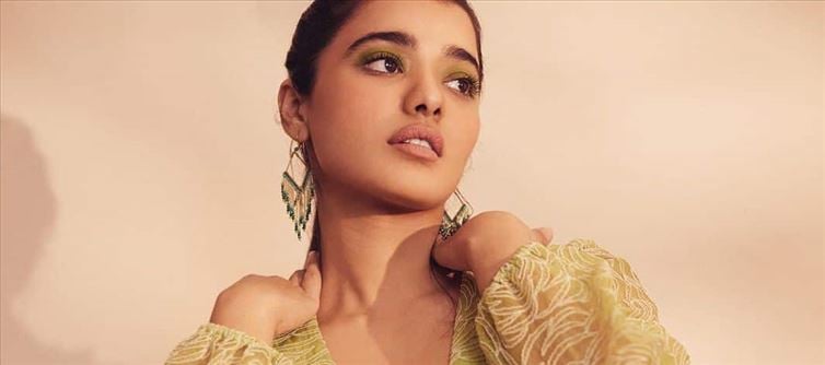Pics: Ketika’s Art Of Eye-Contact