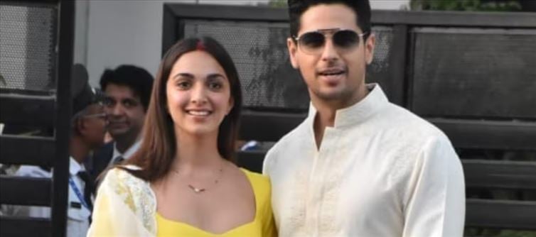 Pics - Newly Weds Arrive Mumbai and they look so Lovely