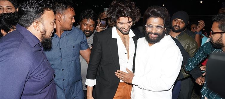 PICS - Vijay Deverakonda and Allu Arjun are fire together at an Event