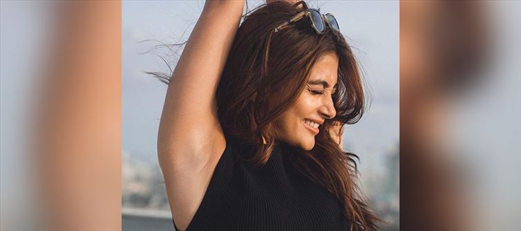 Pooja Hegde Armpits - Fans Go Crazy in comments!