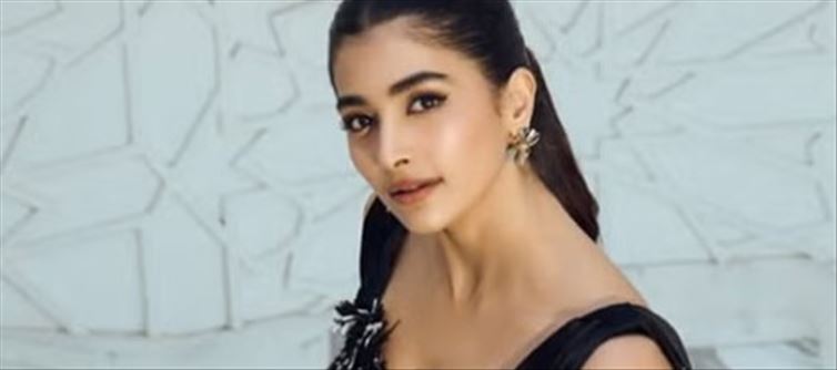 Pooja Hegde dubs for a Tamil film for the first time!!