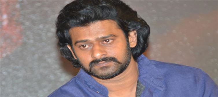 చిన్న హీరో వీడితో ఏమవుతుందిలే అంటూ ప్రభాస్ ని అవమానించిన సీనియర్ హీరో.?
