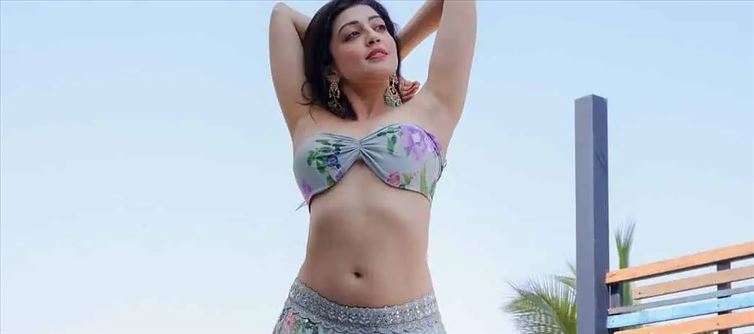 Pranitha’s Glamorous Abs Showcase - Pic Talk