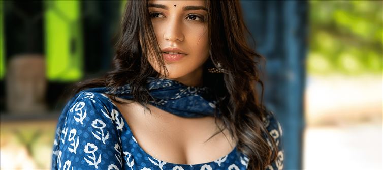 Priyanka Jawalkar looks breathtaking!