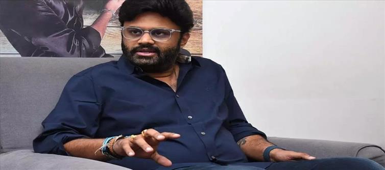 100 సార్లు చెప్పా .. మీడియా ముందే ఆ డైరెక్టర్ కి నాగ వంశీ వార్నింగ్..!