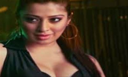 ராய் லட்சுமியின் டாப்லெஸ் கவர்ச்சி!