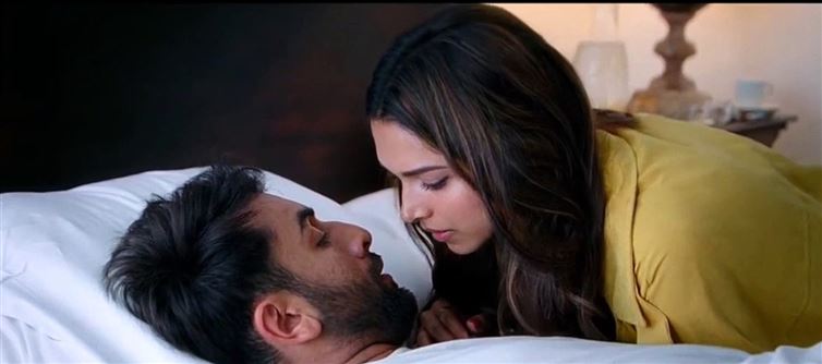 వామ్మో: సోషల్ మీడియాని షేక్ చేస్తున్న స్టార్ హీరో హీరోయిన్ లిప్ లాక్.. వీడియో వైరల్..!