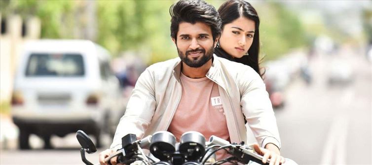 విజయ్ దేవరకొండ ఫ్యామిలీ పార్టీలో పాల్గొన్న రష్మిక మందన...