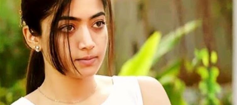 రష్మికని ఆ పని చేయమంటూ బలవంతం చేస్తున్న బాలీవుడ్ స్టార్ హీరో..ఇదేం పాడు పని బ్రో..??
