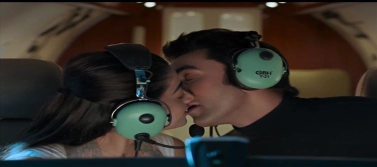 Rashmika's Fiery Lip Lock with Ranbir in 'Animal'.!