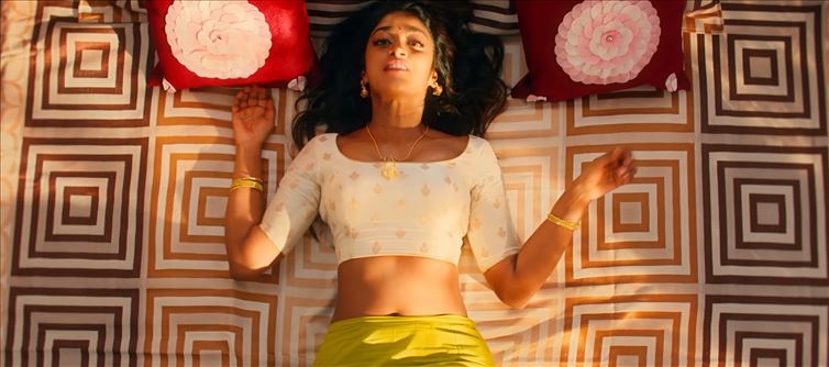 Ravi Teja Girl Dimple Hayati shocks with Hot Exposure - See Photos
