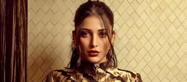 Shruti Beams Glamour in Earthy Brown and Gold - Photos
