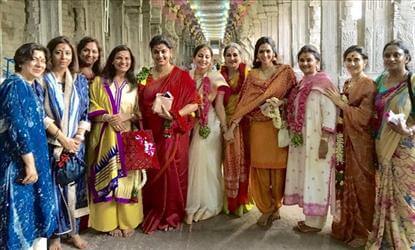 Sridevi makes a surprise visit to Madurai Meenakshi Amman Temple