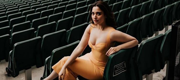 Tamannaah Cleavage show in Cricket Stadium - Pics