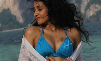 Trisha got Name and Fame due to her Sex Scandal Bathing Video... says Sri Reddy!