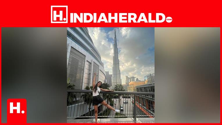 Telugu Girl s Love For Burj Khalifa 10 Photos most-fan-following-team-in-ipl-2023-csk-mi-rcb-total-fans