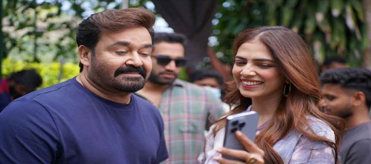 മോഹൻലാലിനൊപ്പം അഭിനയിച്ചതിനെക്കുറിച്ച് മാളവിക മനസ്സ് തുറക്കുന്നു!