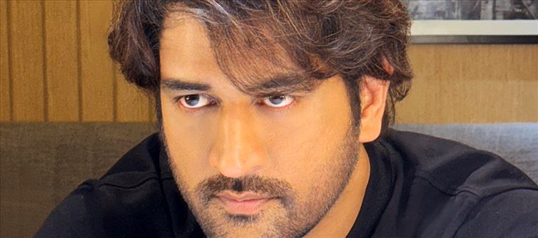 These famous Bollywood actresses were madly in love with Dhoni!