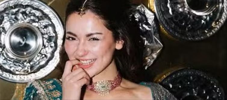 This Pakistani actress danced to an Indian song wearing a saree!!