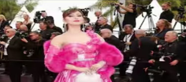 Urvashi Rautela reacts to leaked bathroom video !!