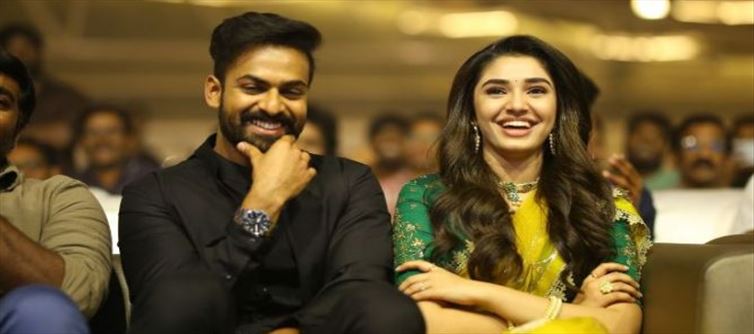 విరామం లేకుండా తెగ తిరిగేస్తున్న ఉప్పెన జంట...!!!