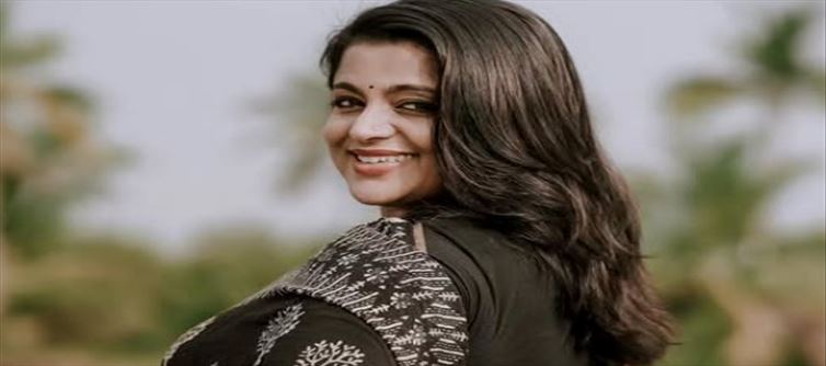 വണ്ണമുണ്ടെന്ന് പറഞ്ഞ് എന്നെ മാറ്റി നിർത്തി; അവസരം നഷ്ടമായതിനെകുറിച്ച് വീണ നായർ!