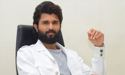 విజయ్ దేవరకొండ కన్ఫ్యూజన్ తో నష్టపోతున్న ఆ ఇద్దరు !