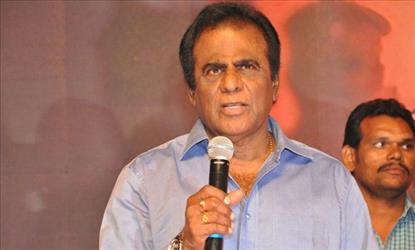 மகனுக்கு போட்டியா கலையுலகில் குதித்த தயாரிப்பு தந்தை