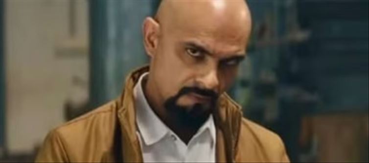 What should one do when a comedian makes a mistake?