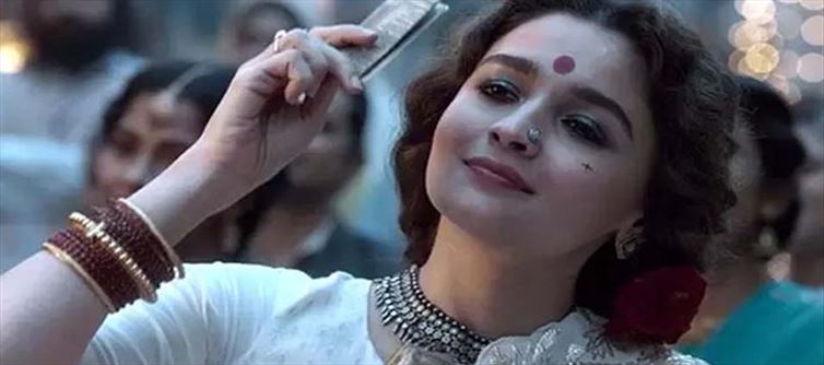 Gangubai Kathiawadi Review: Alia Bhatt's Phenomenal Debut!!