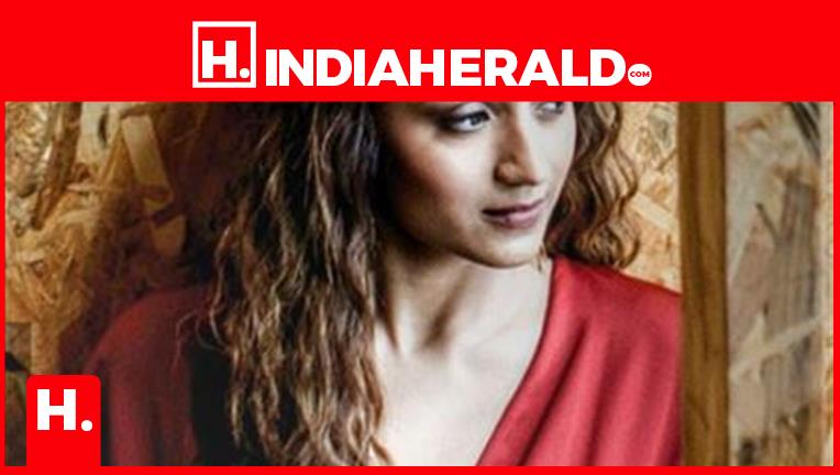 Leaked Hot and Unseen Private Photos of Trisha Krishnan Set