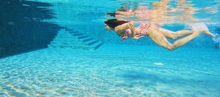 Star Actress Swimming In A Two Piece - Photos