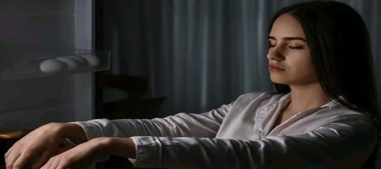 స్లీప్ వాక్.. 5వ అంతస్తు నుంచి కింద పడిన యువతి.. చివరికి?