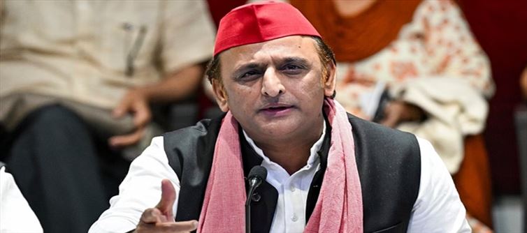 ऑफिस में बैंक कर्मचारी की मौत, अखिलेश यादव ने काम के तनाव के लिए बीजेपी की नीतियों को ठहराया जिम्मेदार
