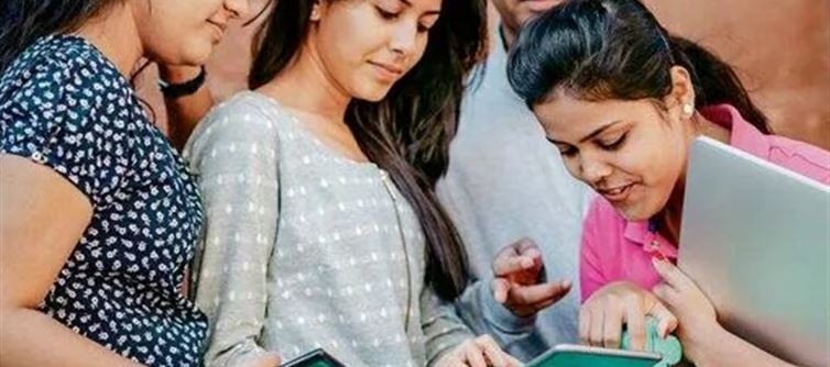 കാനഡയും യുഎസും നിലപാട് കടുപ്പിച്ചു; ഇന്ത്യയിൽ നിന്ന് പഠിക്കാനെത്തുന്ന വിദ്യാർത്ഥികളുടെ എണ്ണത്തിൽ കുറവ്!