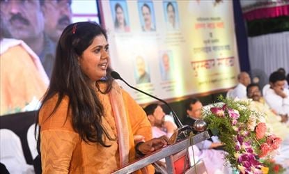 कोरोनाच्या नियंत्रणासाठी मुंबई बंद करण्याच्या पर्यायावर पंकजा मुंडेंचे भाष्य