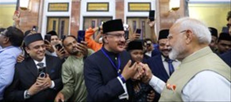 Contrasts of Leadership: Modi’s Mosque Visit and the dark History!!