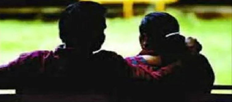 ఇంటర్ విద్యార్థితో ముగ్గురు పిల్లల తల్లి జంప్ ?